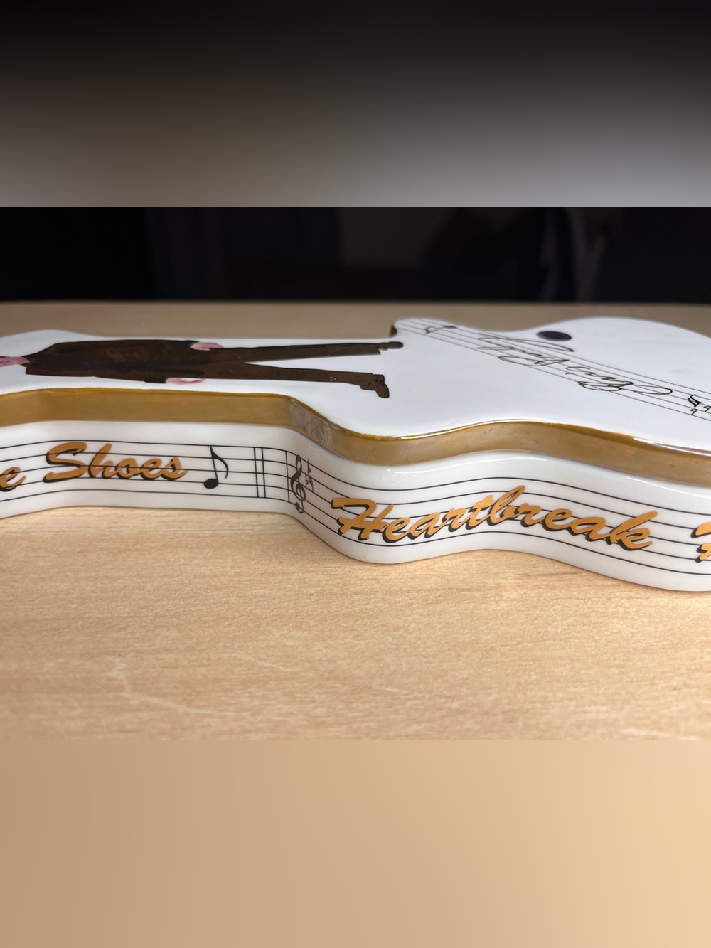 Elvis Presley Signature Guitar Porcelain Trinket Box - Picture 9 of 9